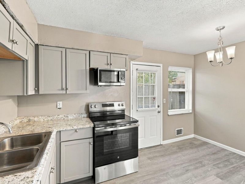 5702 Beechcroft Road, Unit D, Columbus, OH 43229 Photo 9