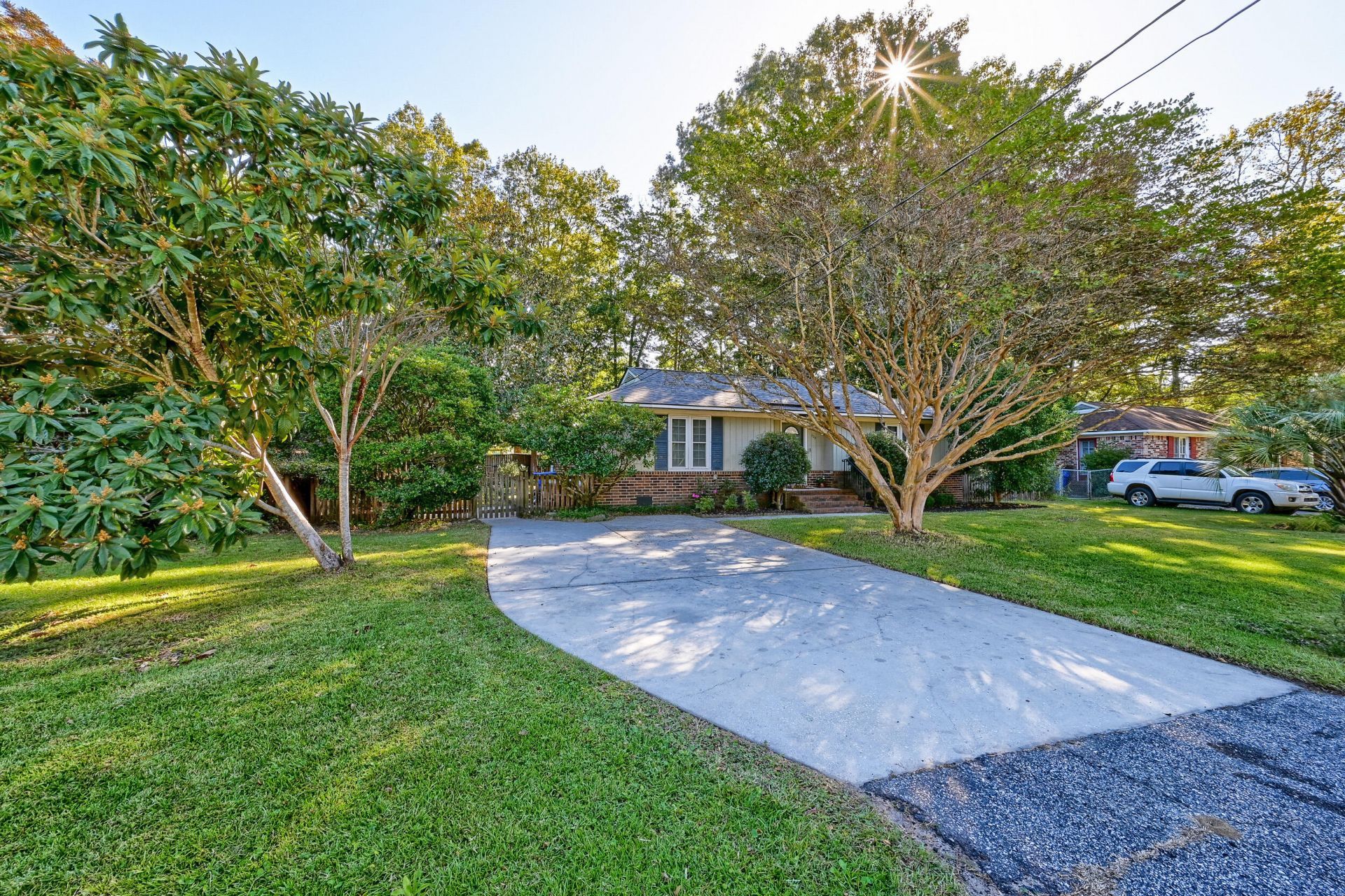 628 Semaht Street Photo 10