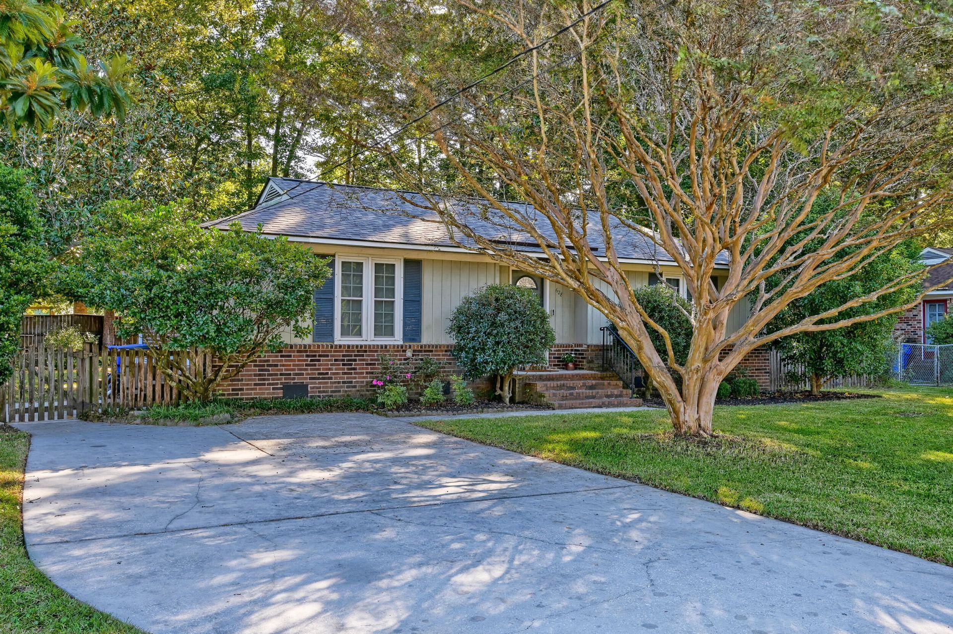 628 Semaht Street Photo 11