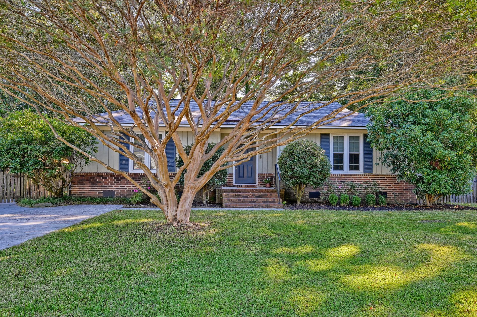 628 Semaht Street Photo 12