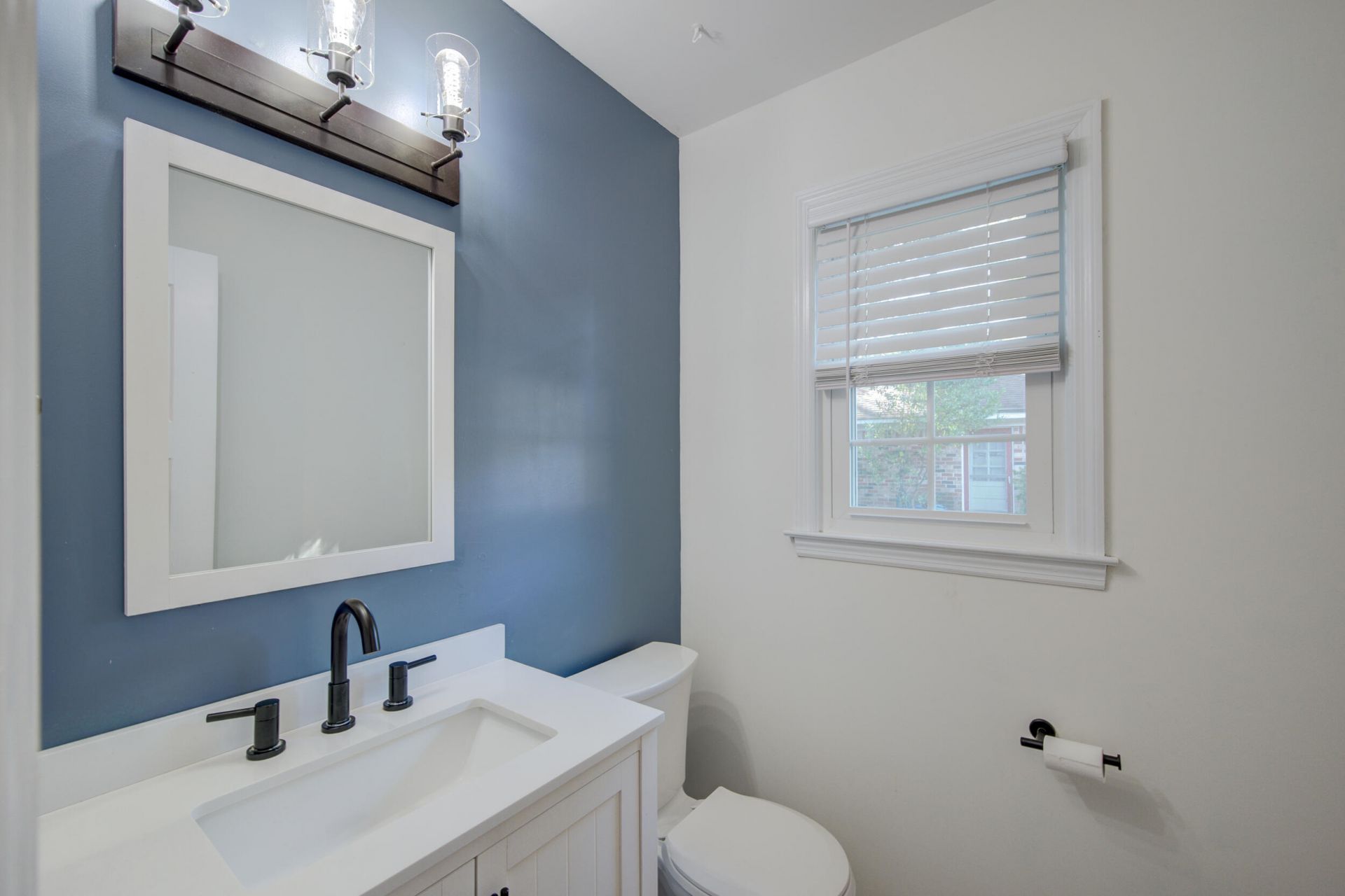 628 Semaht Street Photo 16