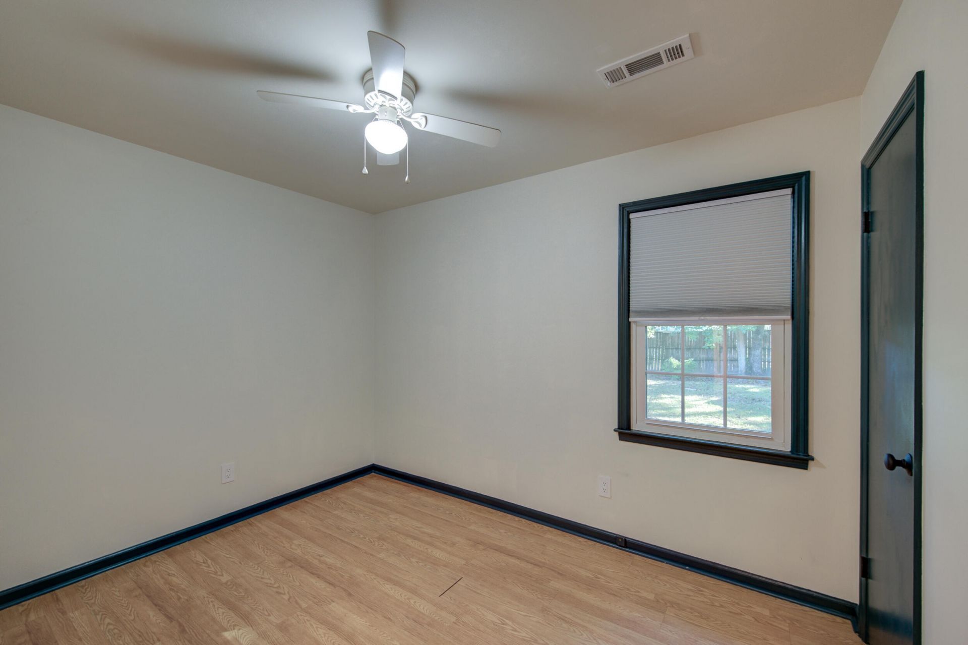 628 Semaht Street Photo 18