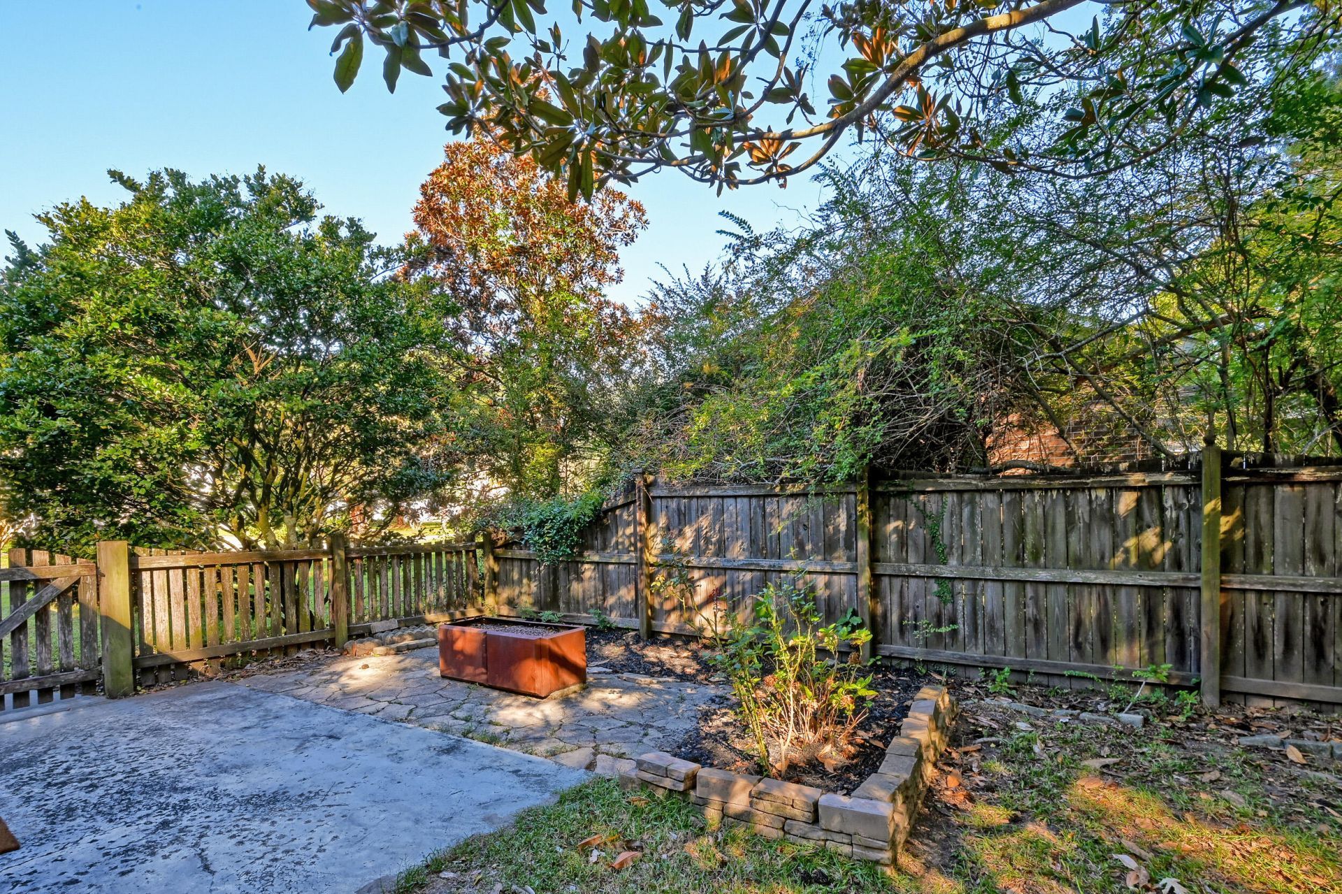 628 Semaht Street Photo 37