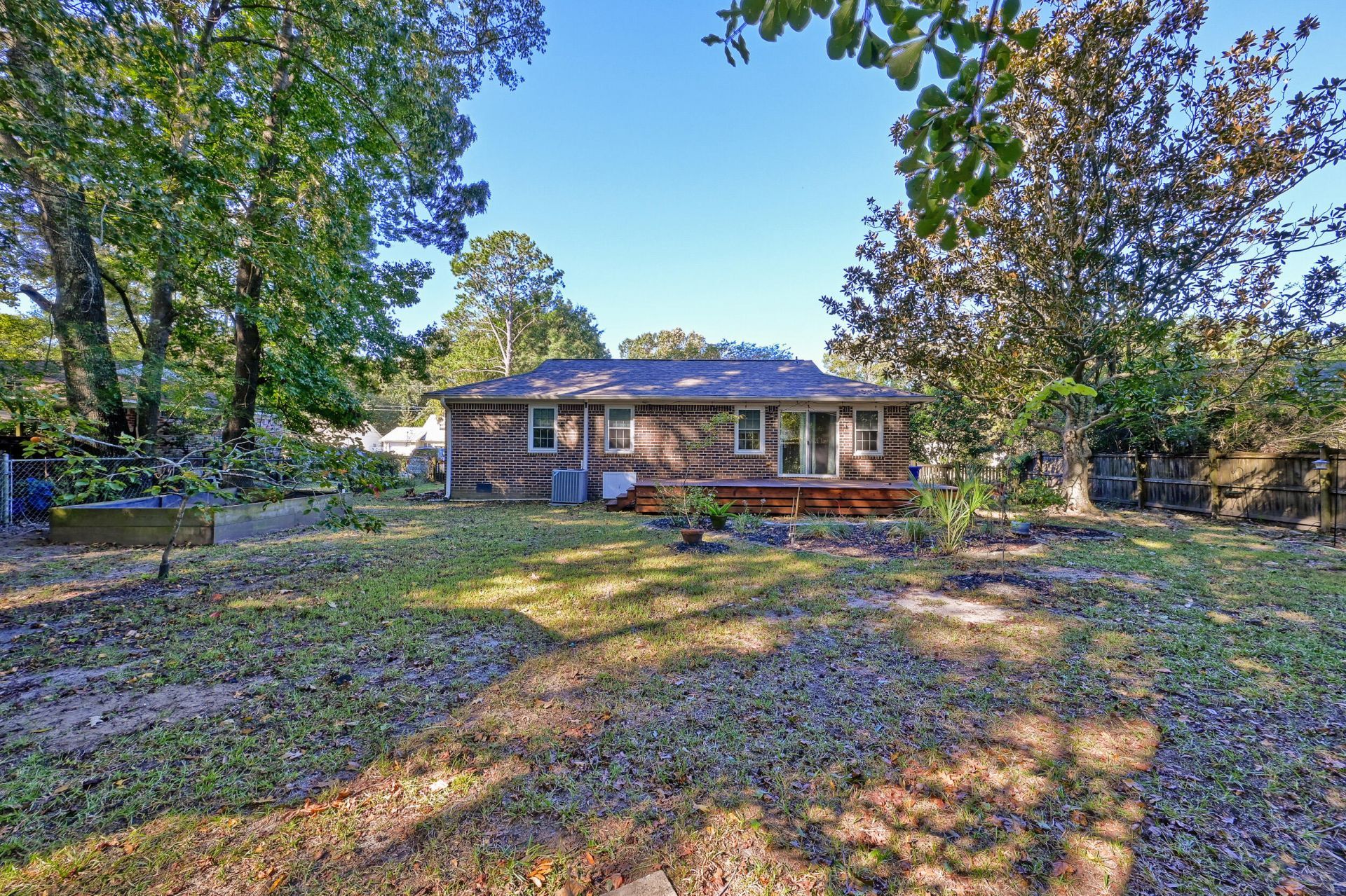 628 Semaht Street Photo 40