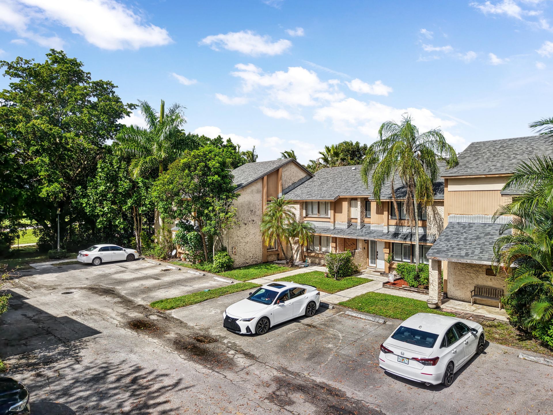 219 Wimbledon Lakes Drive, Plantation, FL 33324 Photo