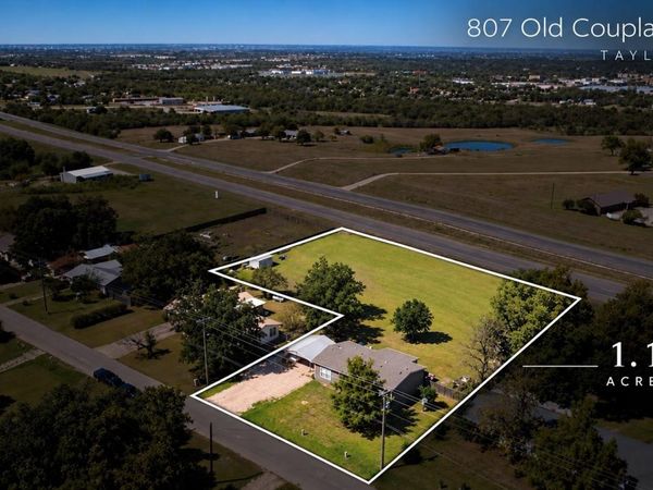 807 Old Coupland RD , Taylor, TX 76574