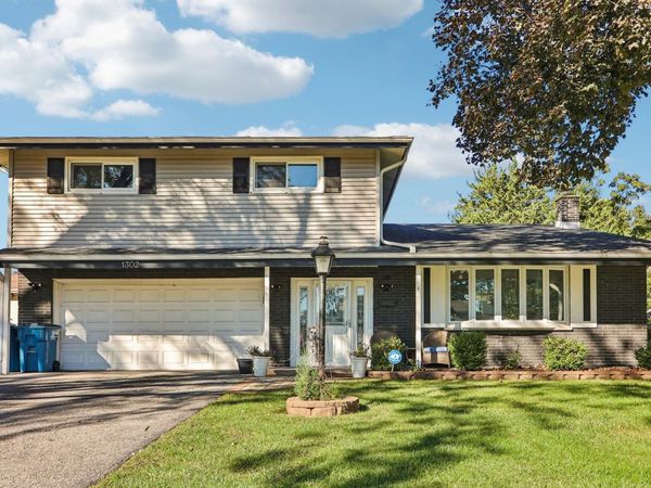 1302 E Greenwood Drive , Mount Prospect, IL 60056
