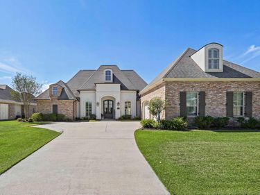7097 Fleur De Lis, Zachary, LA 70791
