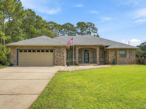 2064 Sundown Dr, Navarre, FL 32566
