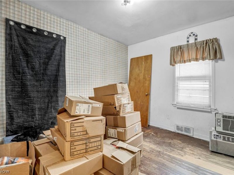1060 Frederick Boulevard, Akron, OH 44320 Photo 13