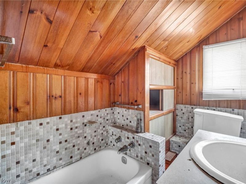1060 Frederick Boulevard, Akron, OH 44320 Photo 21