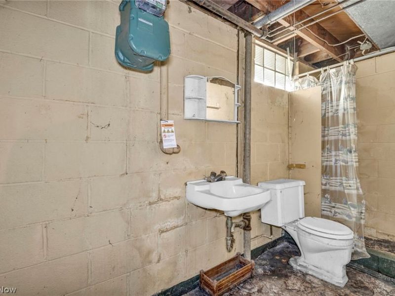 1060 Frederick Boulevard, Akron, OH 44320 Photo 37
