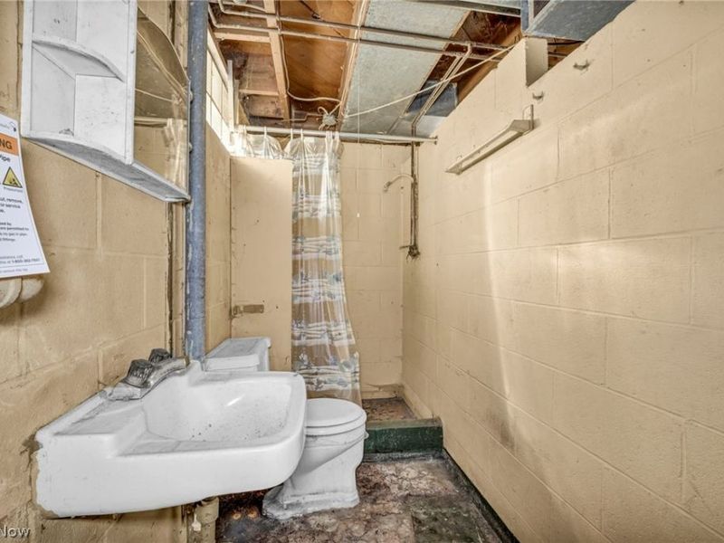 1060 Frederick Boulevard, Akron, OH 44320 Photo 38