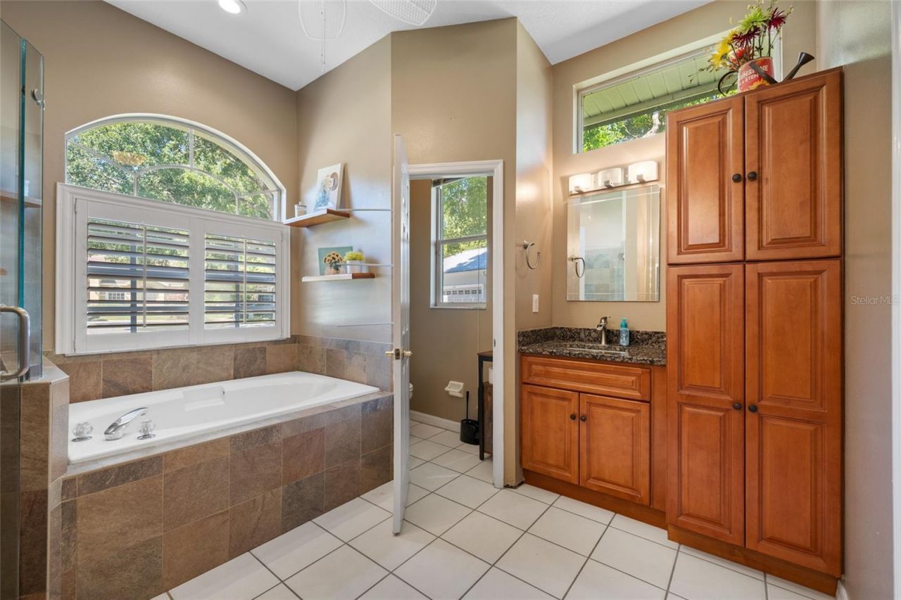 1648 Woodridge Court , Lutz, FL 33559 Photo
