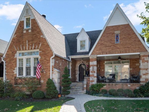 2715 W Morse Avenue , Chicago, IL 60645