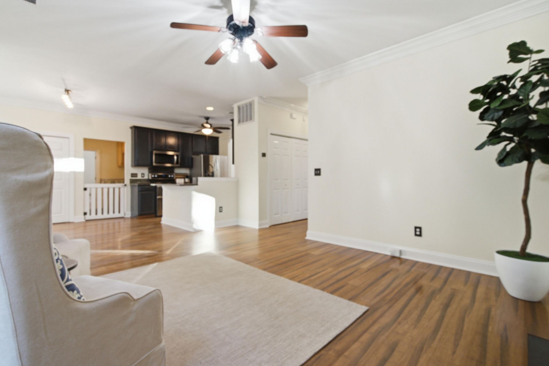 305 Gleneagles Drive Photo 11