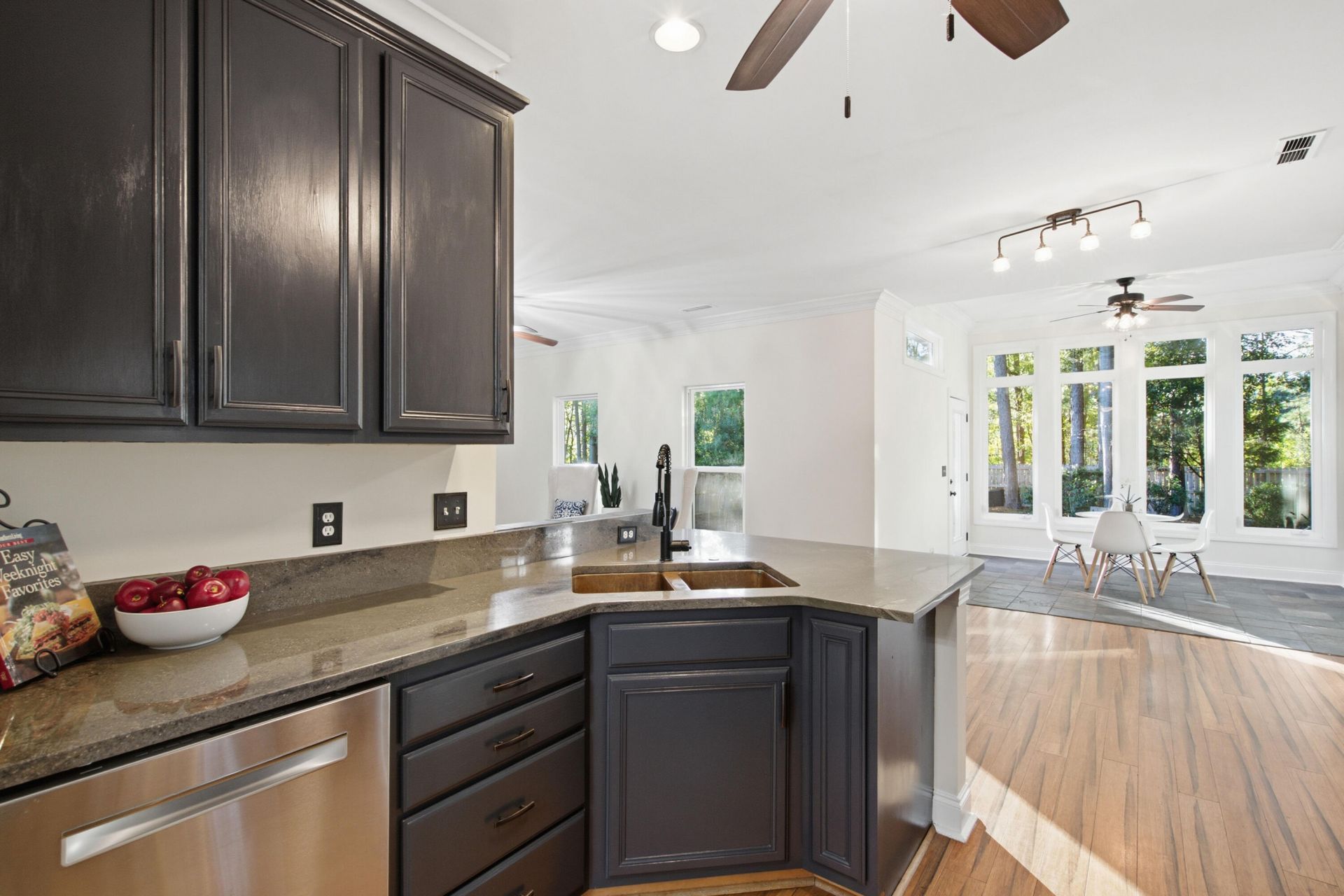 305 Gleneagles Drive Photo 16