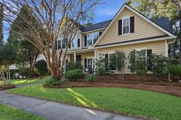 305 Gleneagles Drive photo 4
