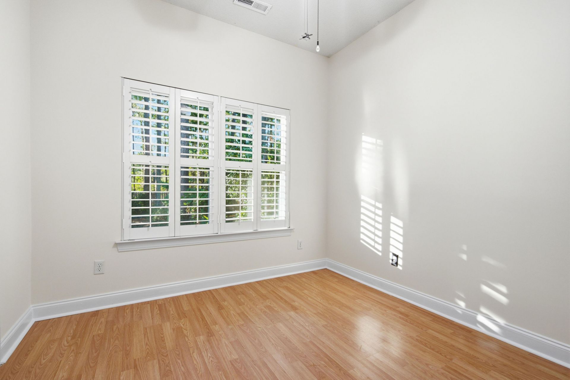 305 Gleneagles Drive Photo 21