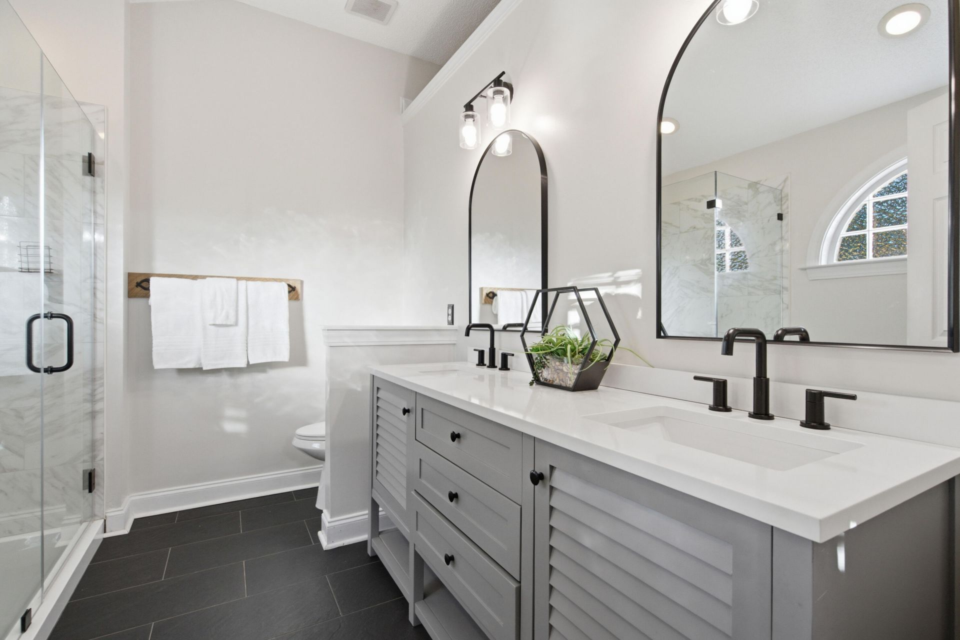305 Gleneagles Drive Photo 32