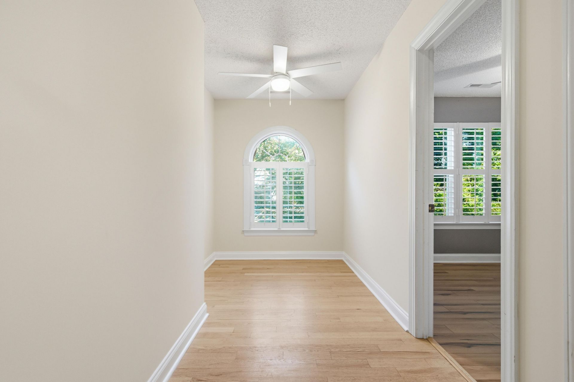 305 Gleneagles Drive Photo 35