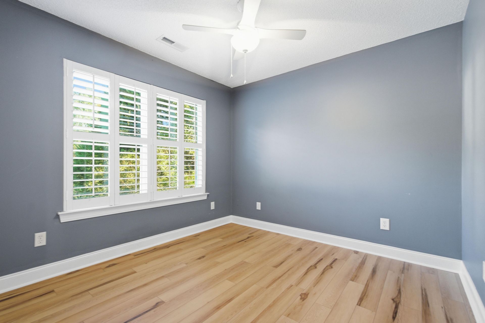 305 Gleneagles Drive Photo 37
