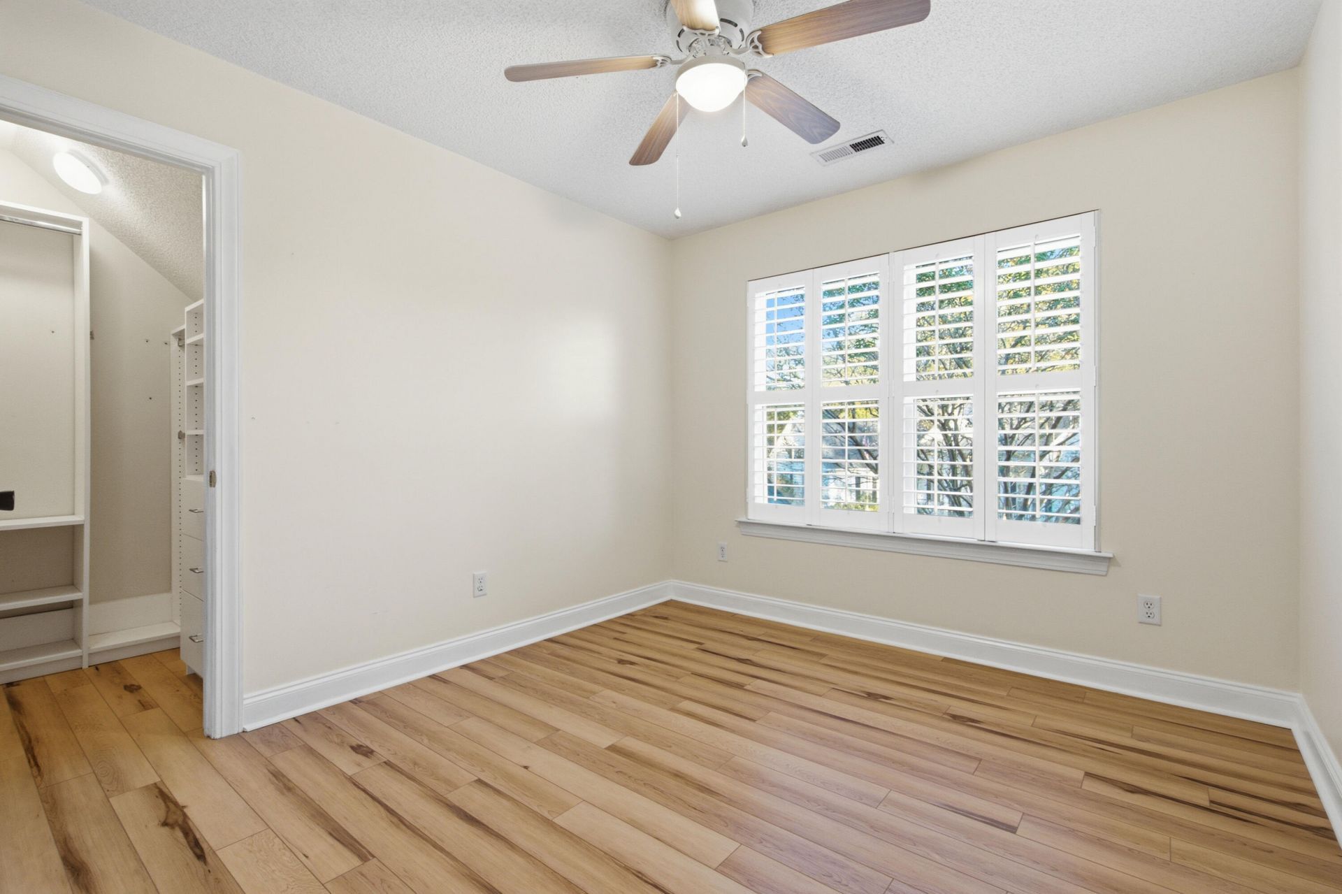 305 Gleneagles Drive Photo 39