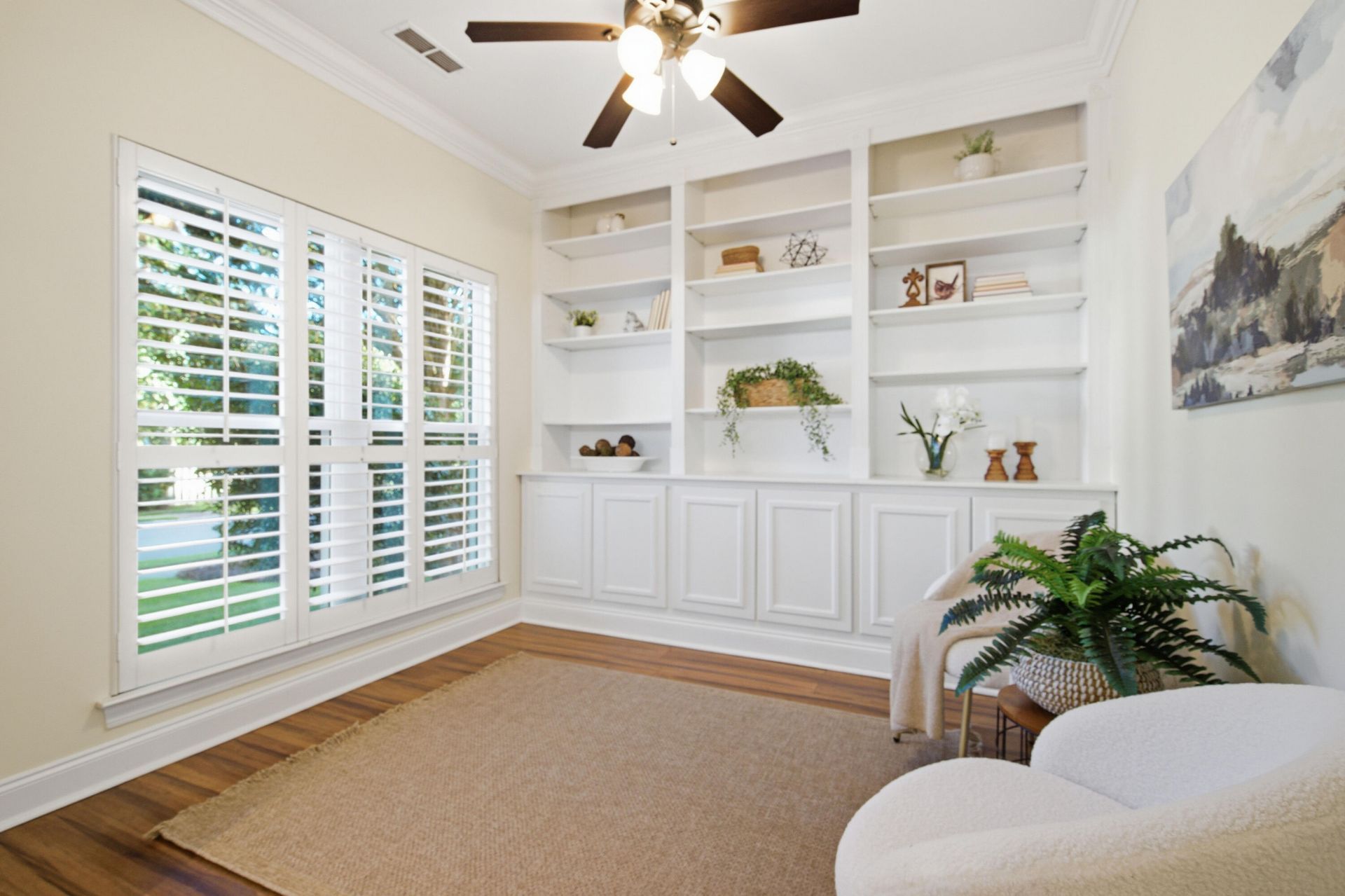 305 Gleneagles Drive Photo 4