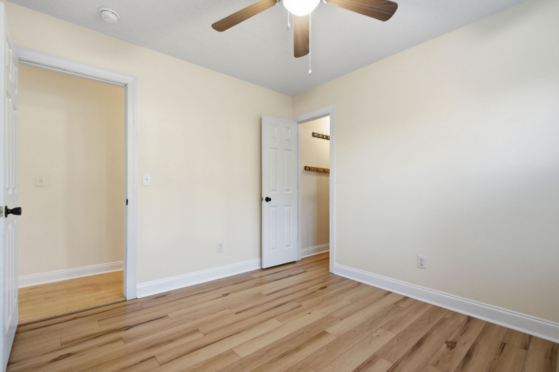 305 Gleneagles Drive Photo 40