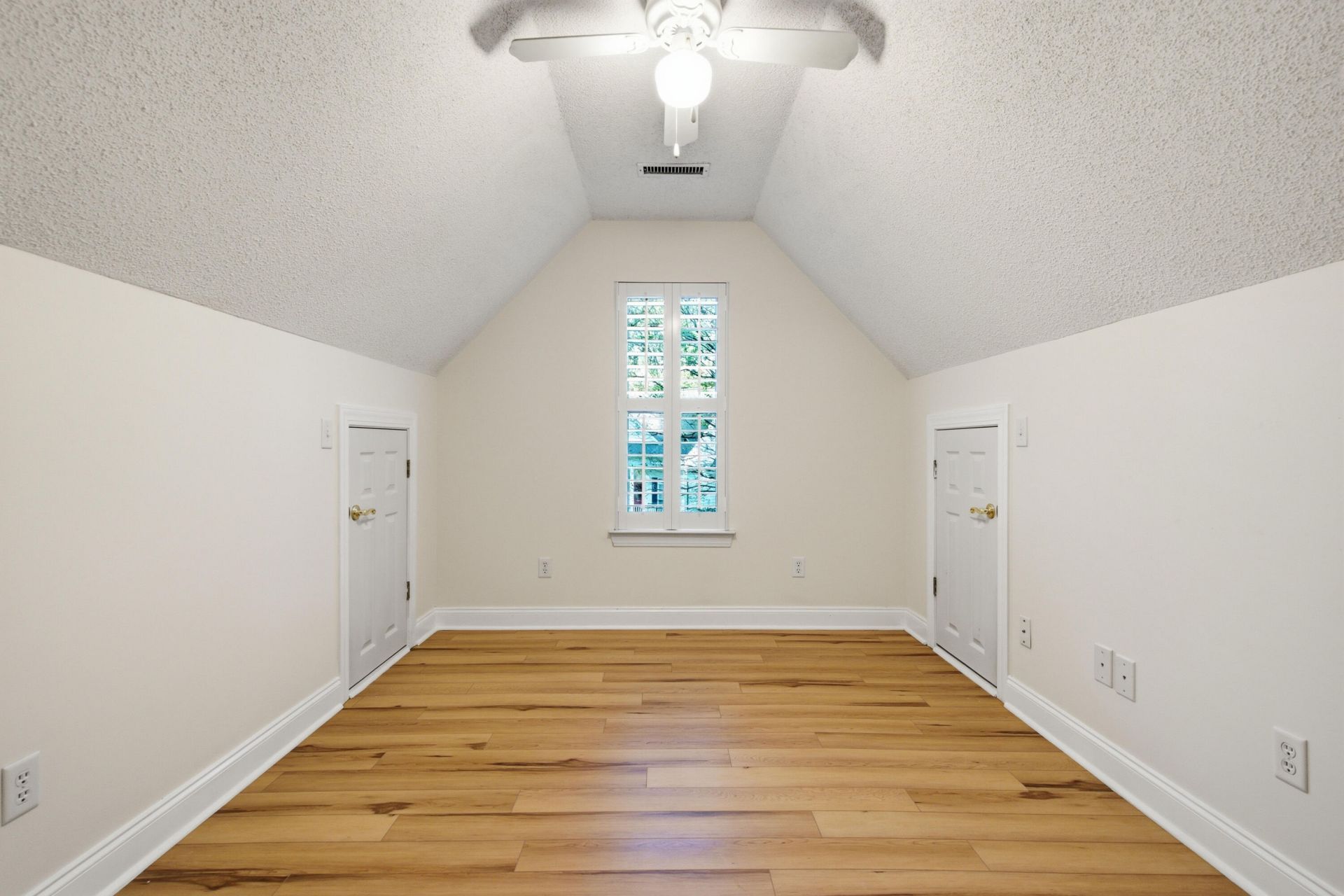 305 Gleneagles Drive Photo 45
