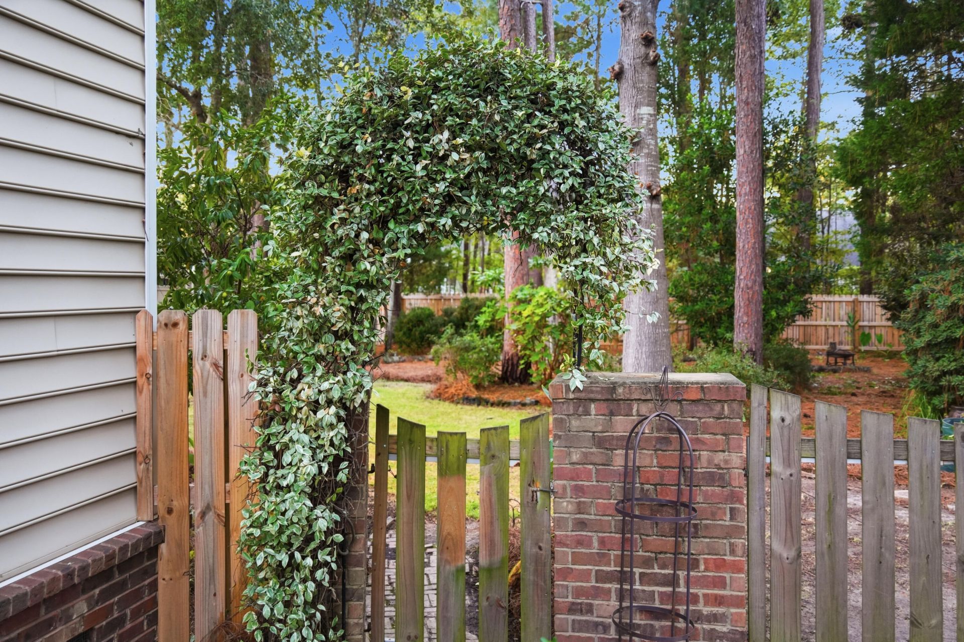 305 Gleneagles Drive Photo 46