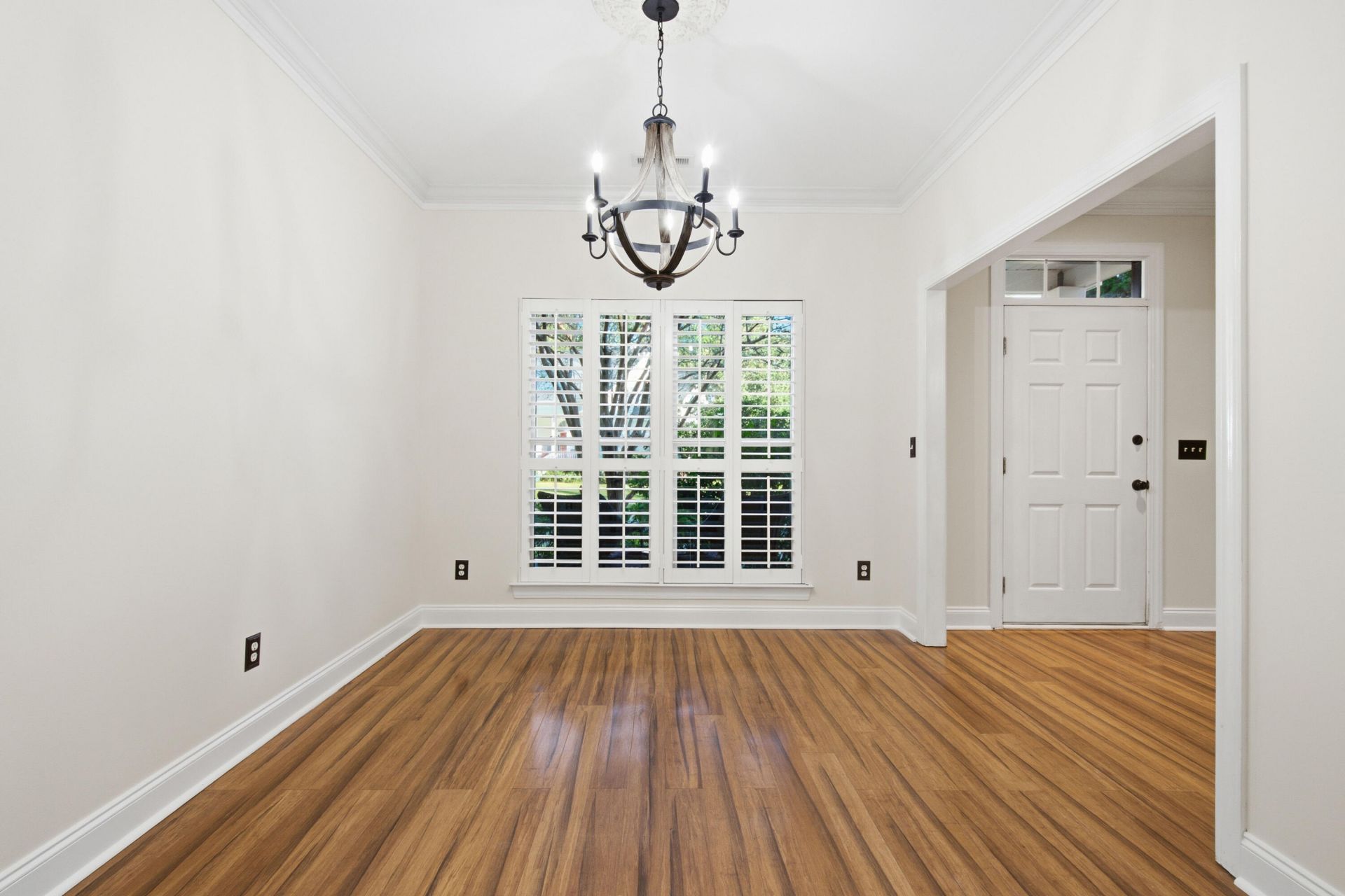 305 Gleneagles Drive Photo 6