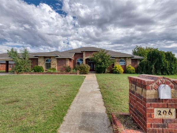 206 Cypress Avenue, Elk City, OK 73644