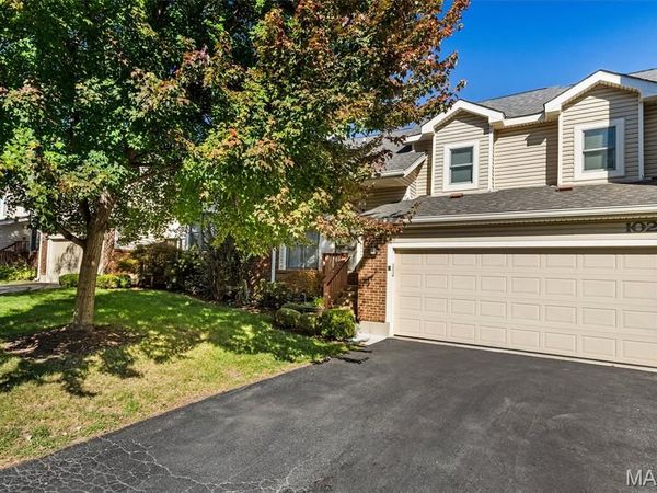 1024 N Spoede Road , Creve Coeur, MO 63146