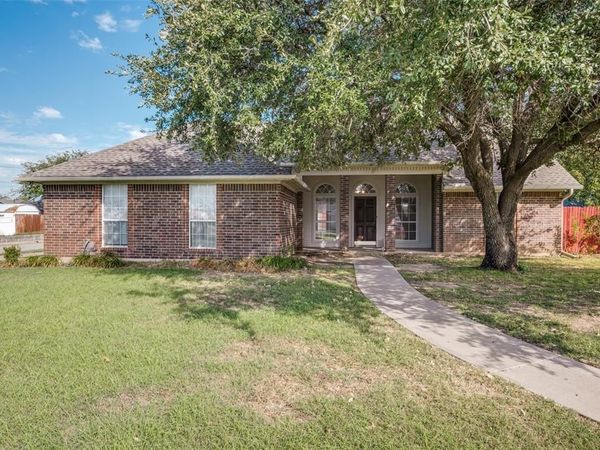 1001 Hunters Court, Sanger, TX 76266