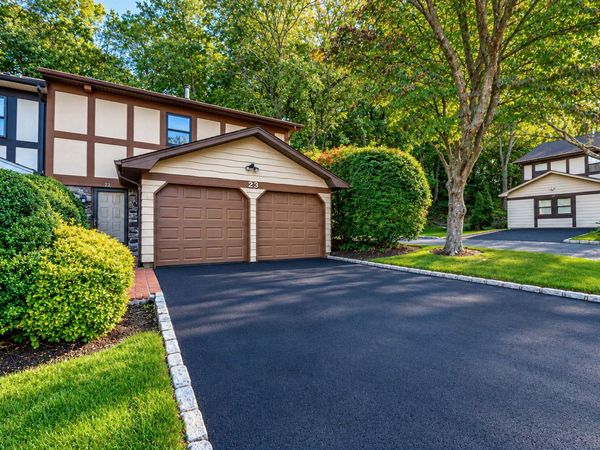 23 Pond Path , Woodbury, NY 11797