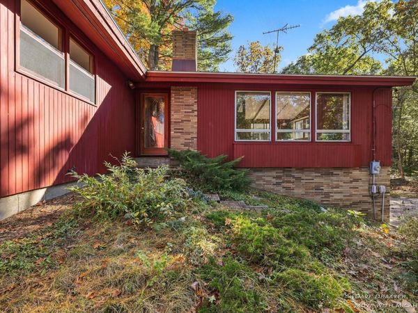 6976 Chandler Drive NE, Belmont, MI 49306