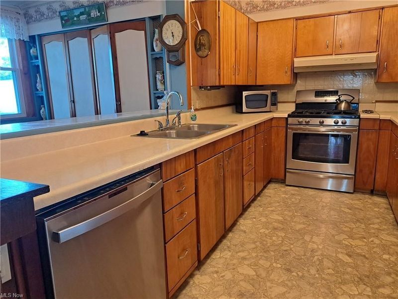 140 East Street , Lore City, OH 43755 Photo 19
