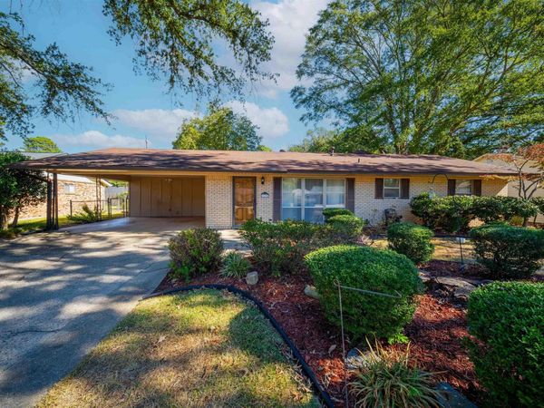 111 Alderman Dr, El Dorado, AR 71730