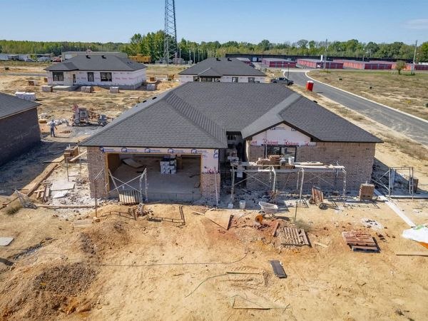 33 Queens Court, Ward, AR 72176