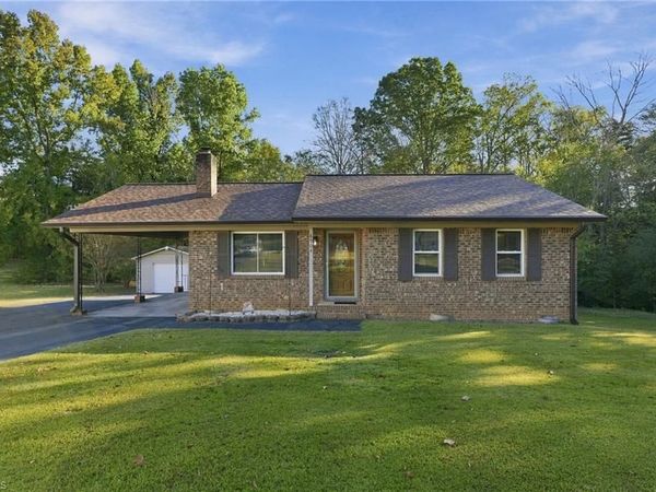 8904 Ridge Forest Lane , Oak Ridge, NC 27310