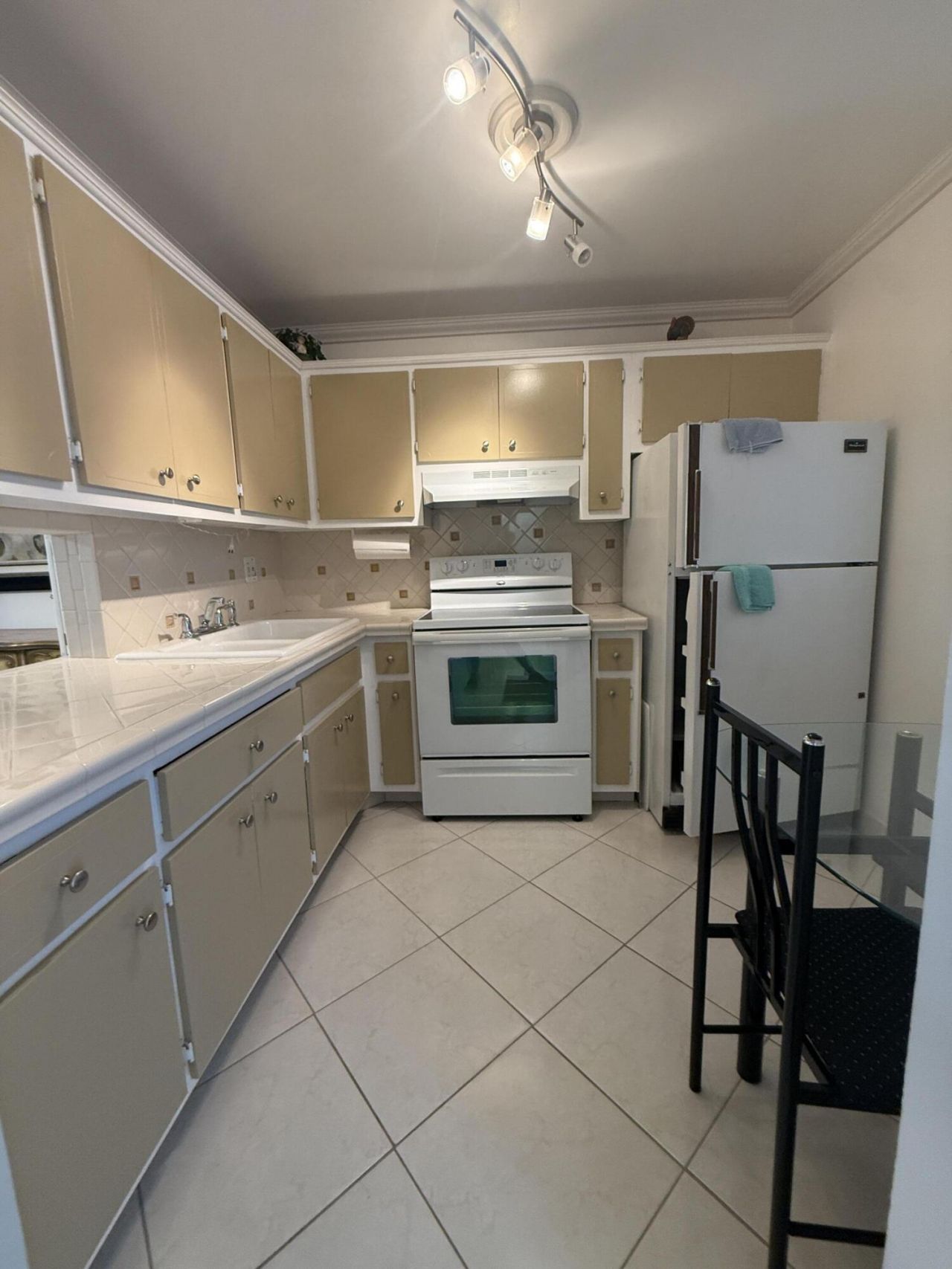 2800 NW 47th Terrace, Unit 304B, Lauderdale Lakes, FL 33313 Photo