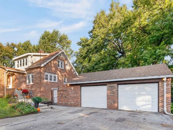 825 Maxwelton Drive, Des Moines, IA 50315