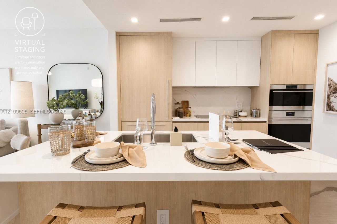 2411 Laguna Circle, Unit 810, North Miami, FL 33181 Photo