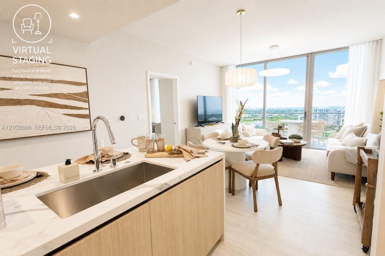 2411 Laguna Circle, Unit 810, North Miami, FL 33181 Photo