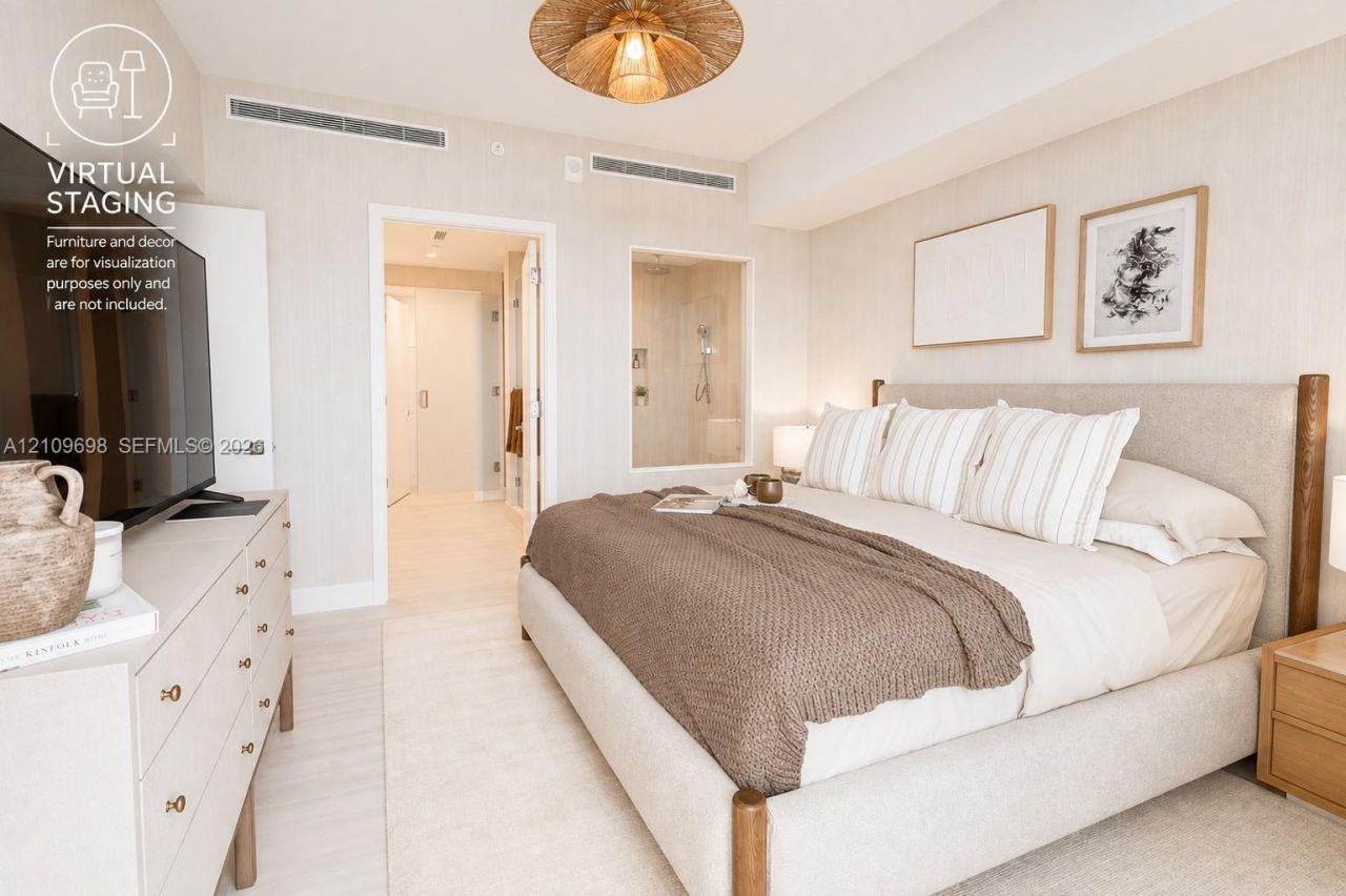 2411 Laguna Circle, Unit 810, North Miami, FL 33181 Photo