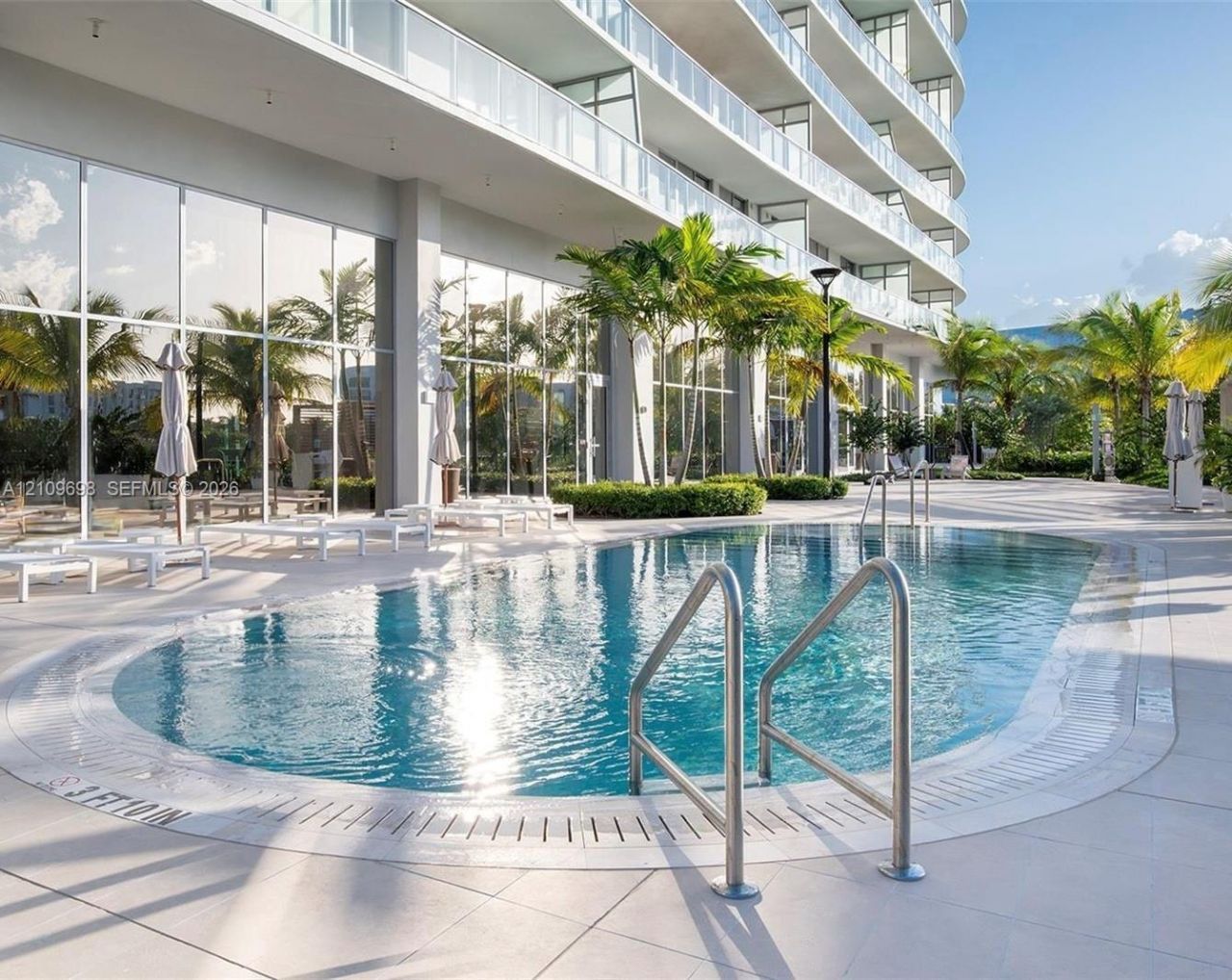 2411 Laguna Circle, Unit 810, North Miami, FL 33181 Photo