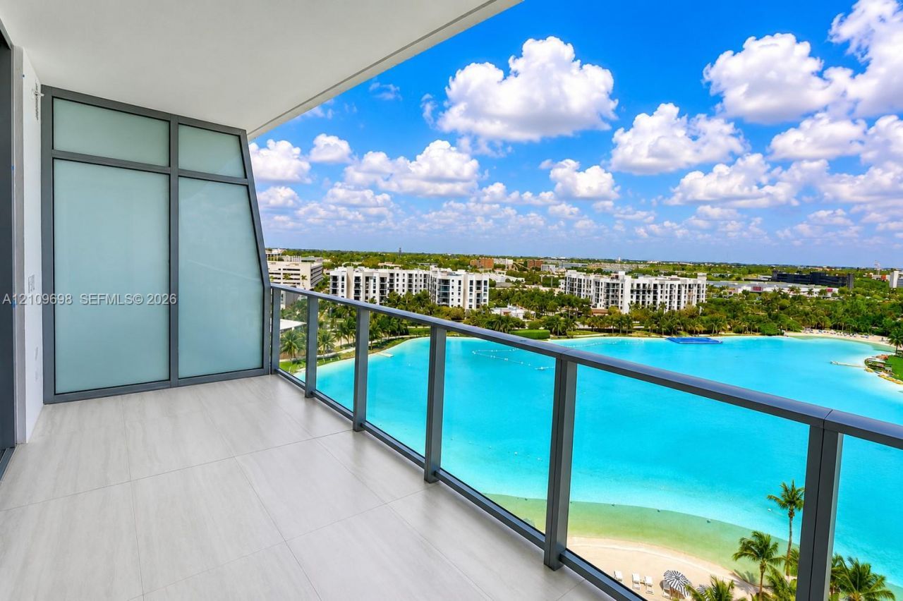2411 Laguna Circle, Unit 810, North Miami, FL 33181 Photo