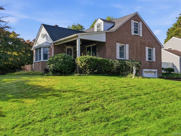 5 Ivy Hill Ct , Huntington, NY 11743