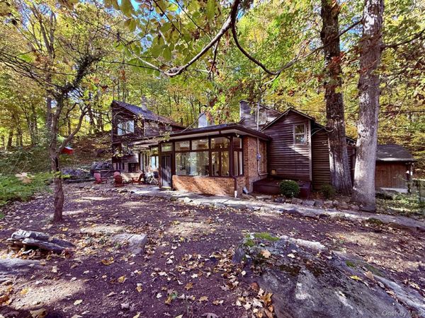 22 Elizabeth Place , Armonk, NY 10504